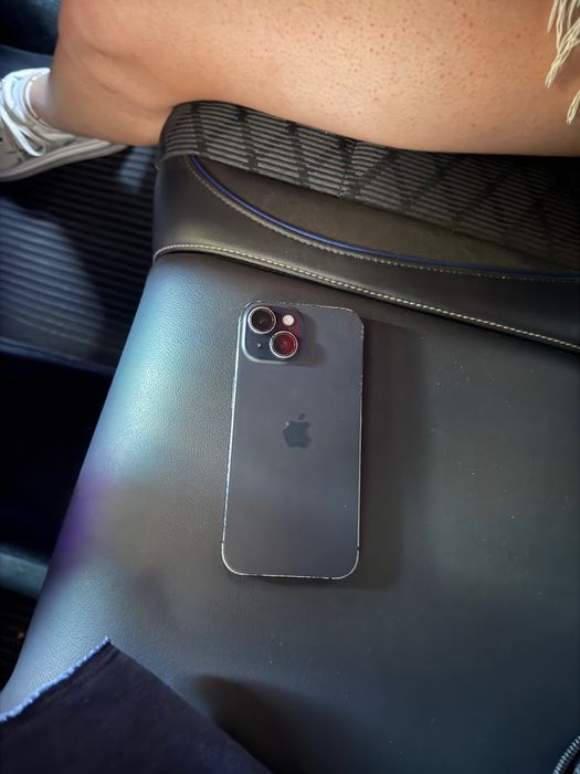 Телефон iphone 15 black