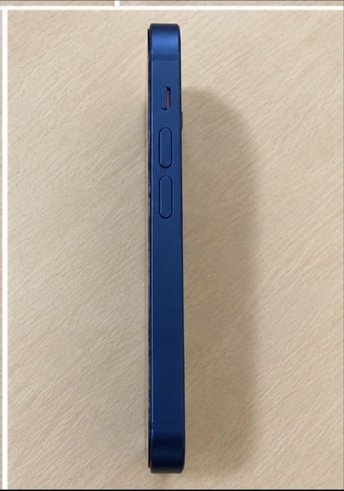 Iphone 12 в синем цвете