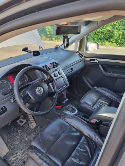 Wv touran de vanzare pentru piese sau pentru reparat. Masina a facut auto aprindere!