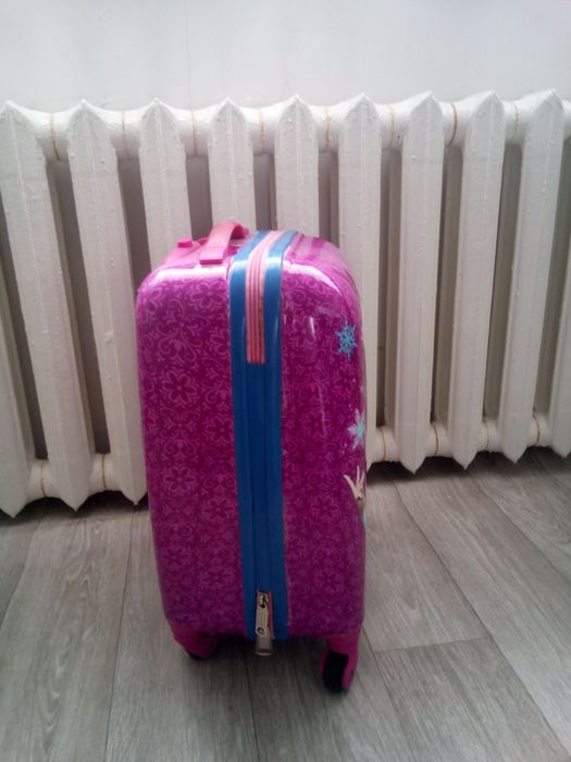 Чемодан детский б/у в хорошем состоянии Есть торг