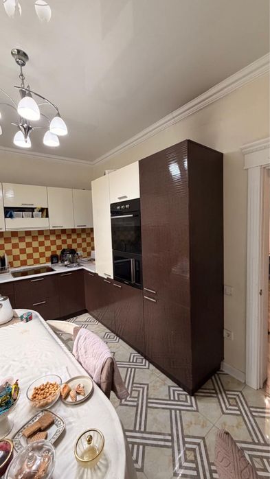 Продам куханную гарнитуру б/у состоянии.