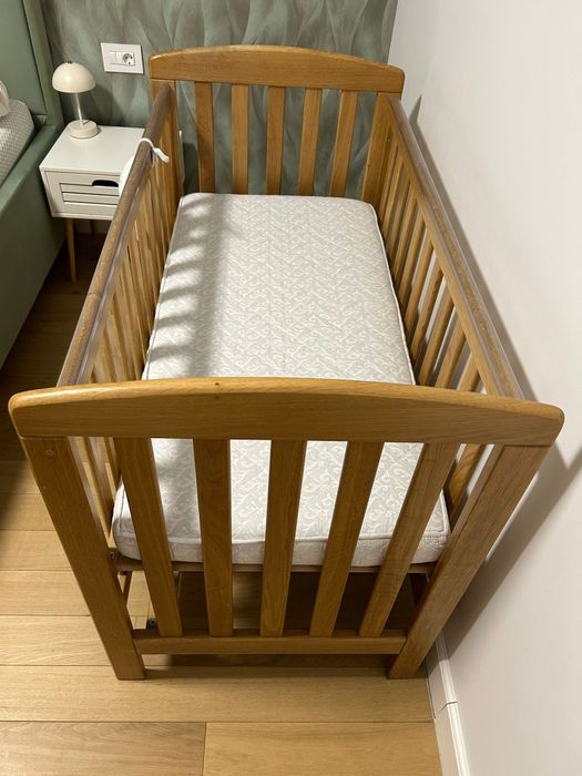 Patut de bebeluș din lemn  125/60 cu saltea inclusa