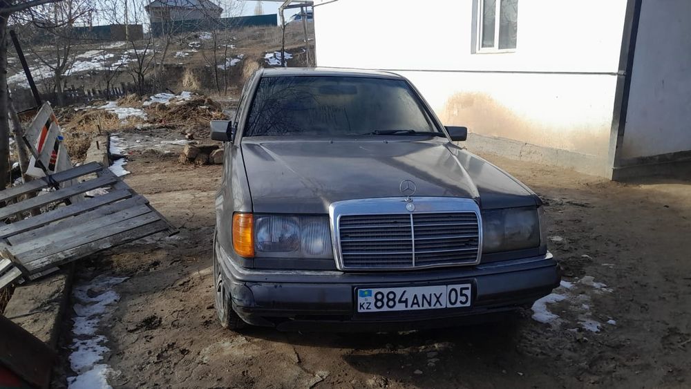 Мерседес 124 седан