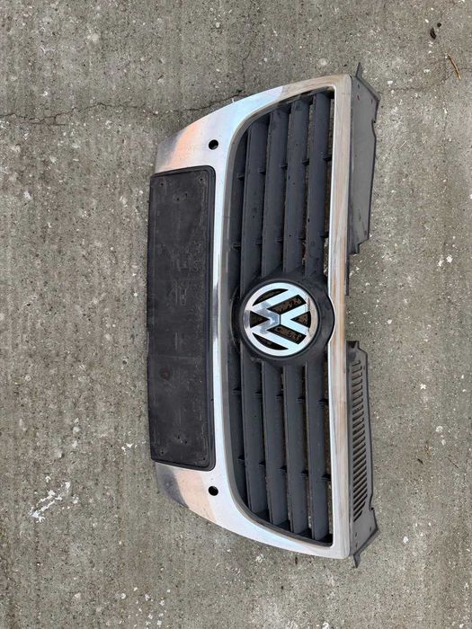 Grila radiator centrala vw passat b6 facelift 2009 model cu gauri pentru senzori