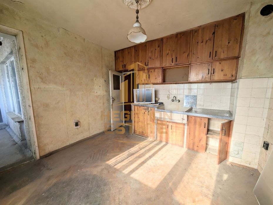 Продава се Тристаен апартамент в Варна, Цветен квартал - 60 кв.м за 1725 €/кв.м - Снимка #1