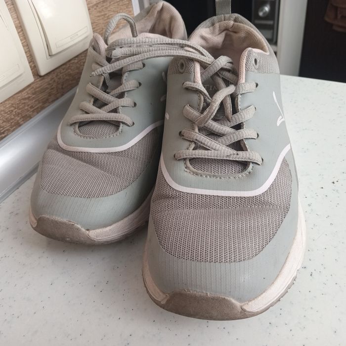 Обувь женская кроссовки