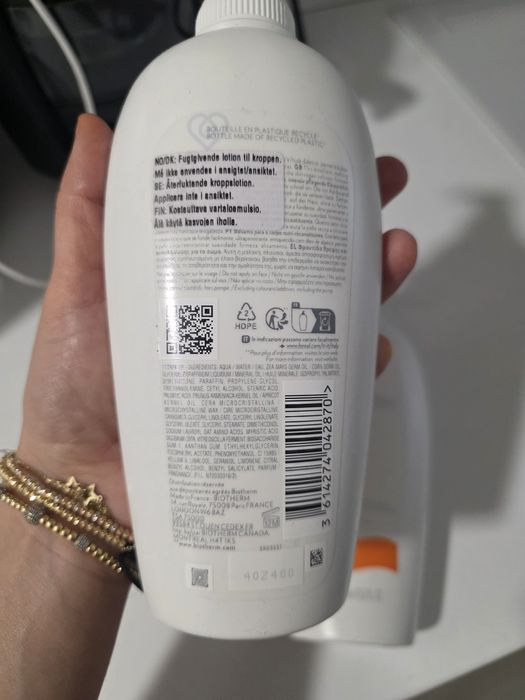 Loțiune corp bio extrem de hidratanta care oferă luciu pielii