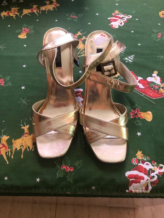 Sandale aurii de ocazii