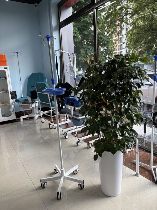 Медицинский штатив для капельницы