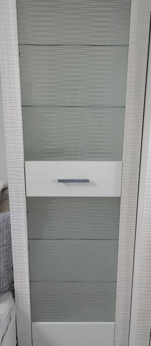 Продам Шкаф витрины