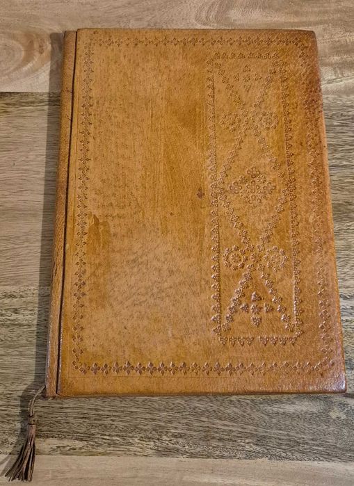 Кожени папки от Соц-а