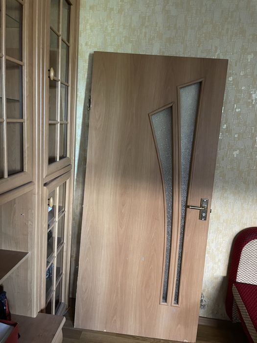 Продаю межкомнатный дверь