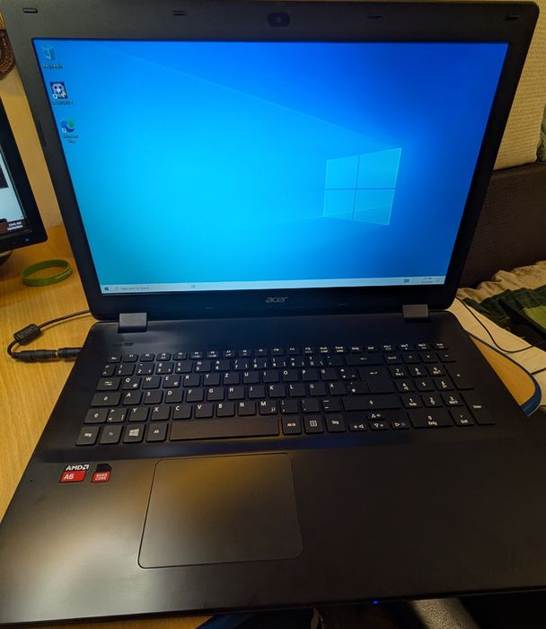 Acer E5 721 AMD A6 ecran mare 17