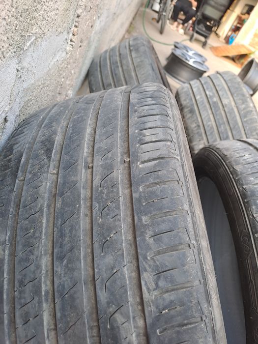 Продавам комплект гуми 225/40 R18 – 4 броя.