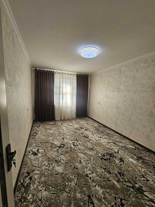 2 хоналик квартира 1-каватдан сотилади.Ор:Русалка 11-поликлиника