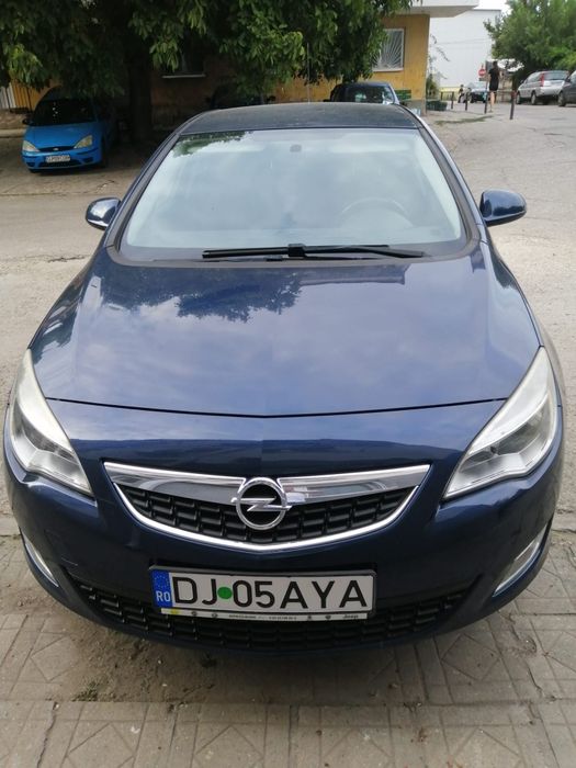 Vând Opel Astra J