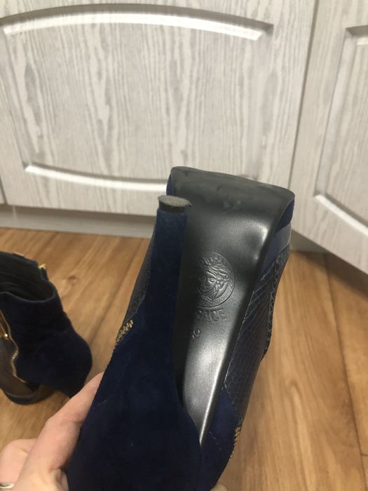 Versace женские ботильоны