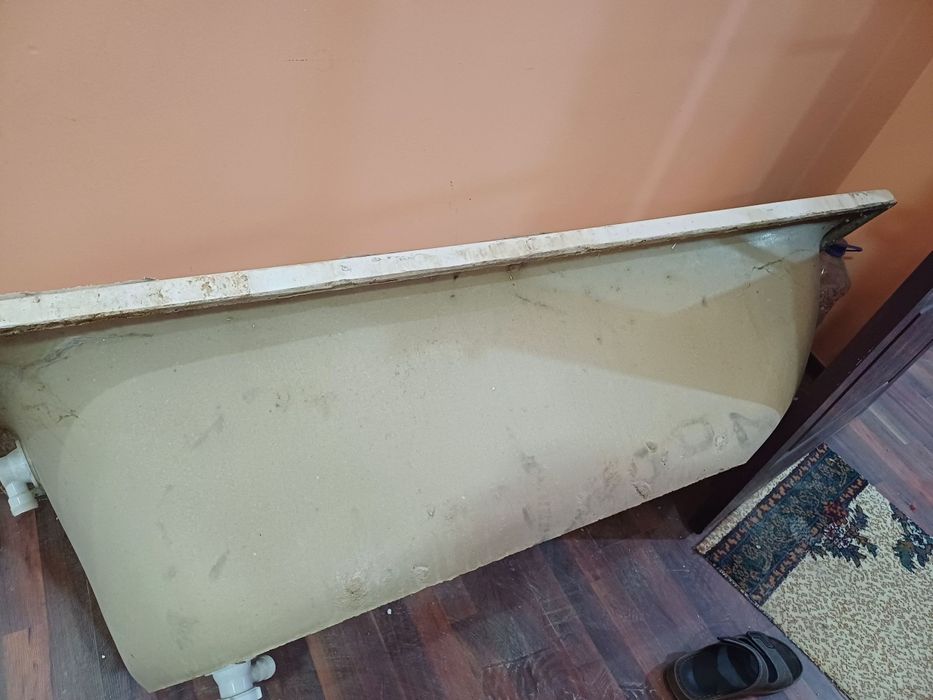 Срочно продается акриловая ванна бу