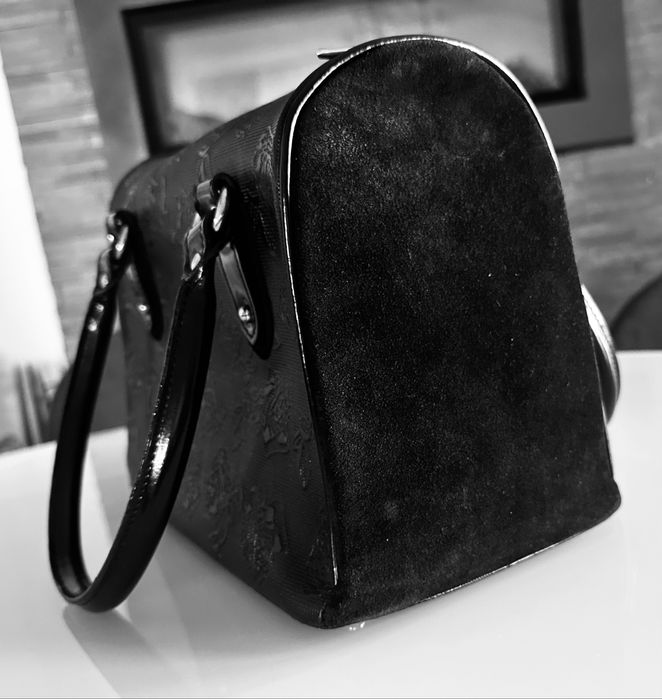 Geanta din piele neagra si piele intoarsa