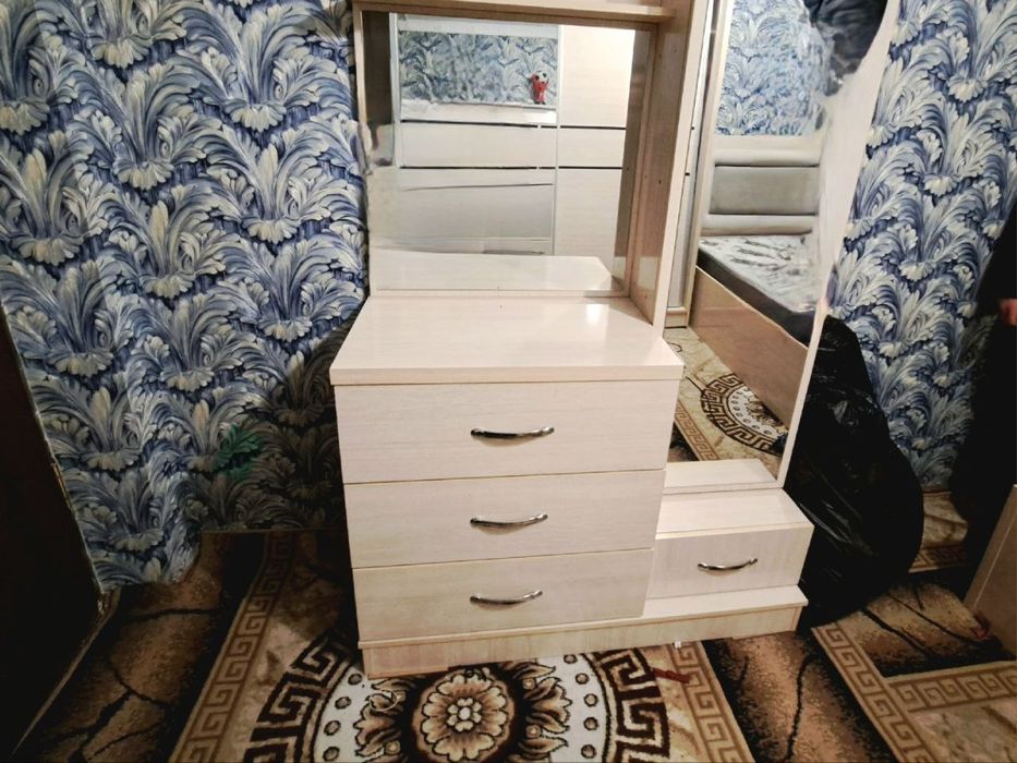 Spalni kamplekt mebel sotiladi holati b/u  lekin  yaxshi sasyatayanada