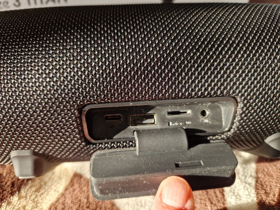 Vând boxă portabilă Niceboy Raze 3 Titan