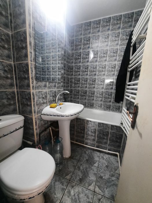 Inchiriez apartament 2 camere in Pascani.