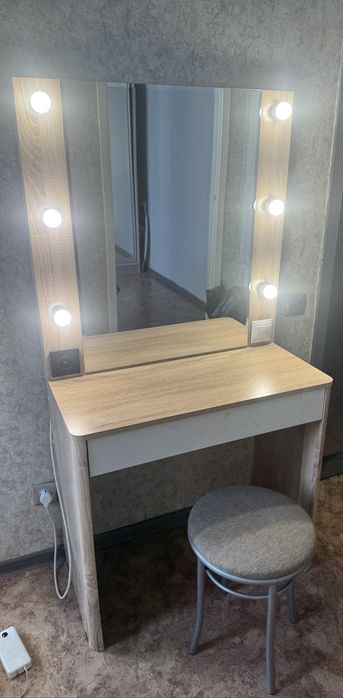 Продам с зерколом и подсветкой.