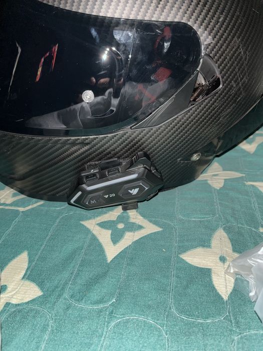 AGV shlem sotiladi