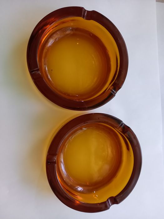 Пепельница (в наличии  2 штуки)