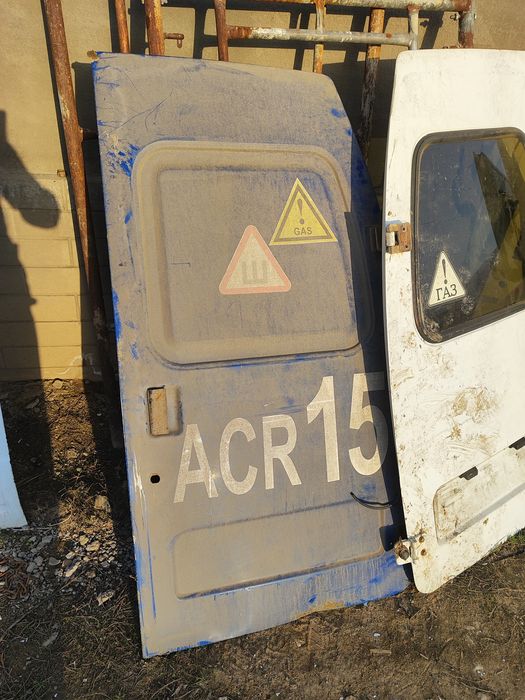 Продам двери на газель