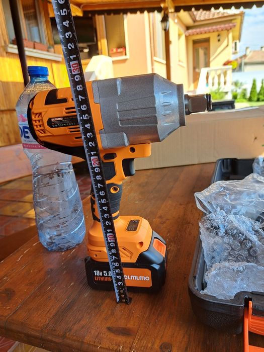 Акумулаторен ударен гайковерт от 1600nm и накрайник от 3/4