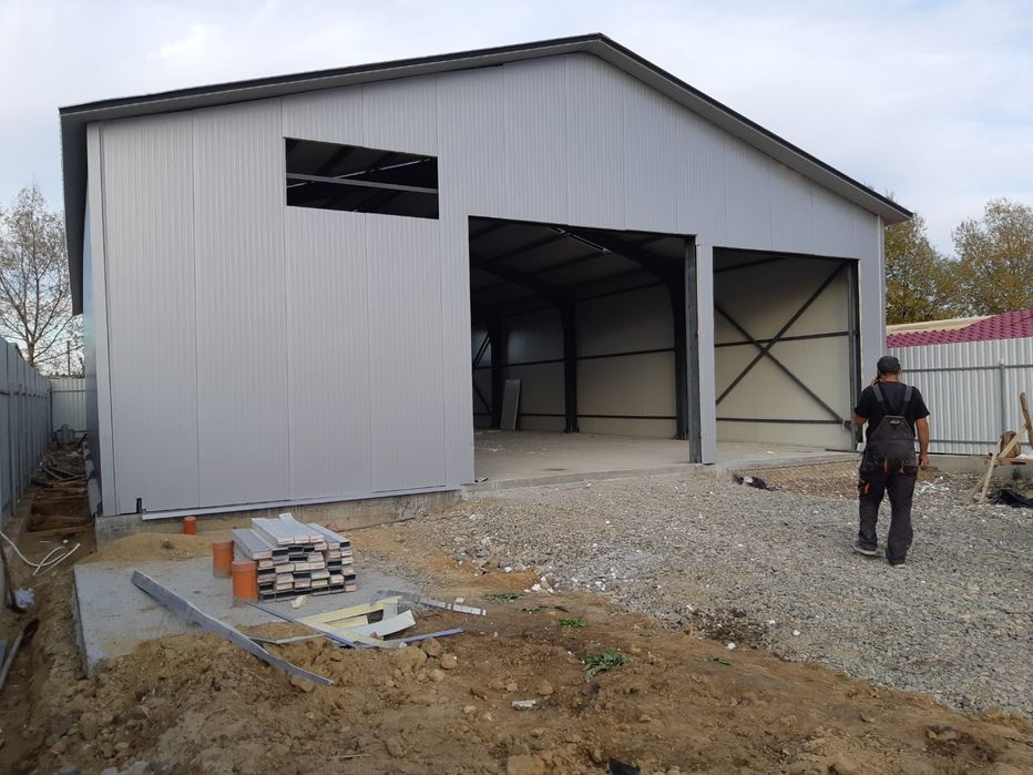 VÃ¢nd hala pe structura metalica invelita cu panouri Sandwich