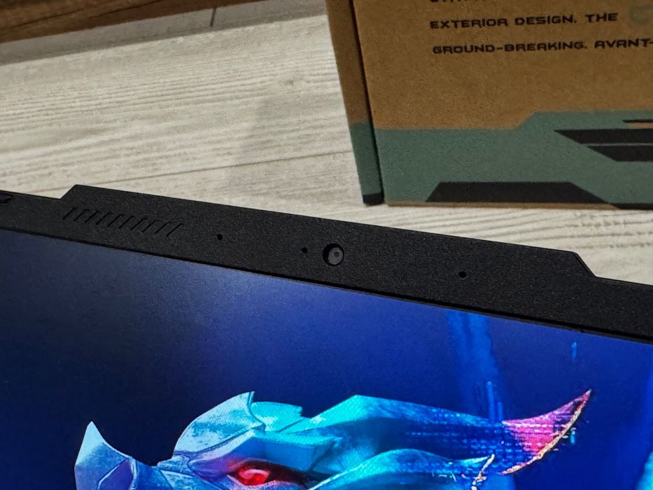 15.6 144hz /RTX 4050 6gb /i5 12450H /1000GB SSD / CYBORG