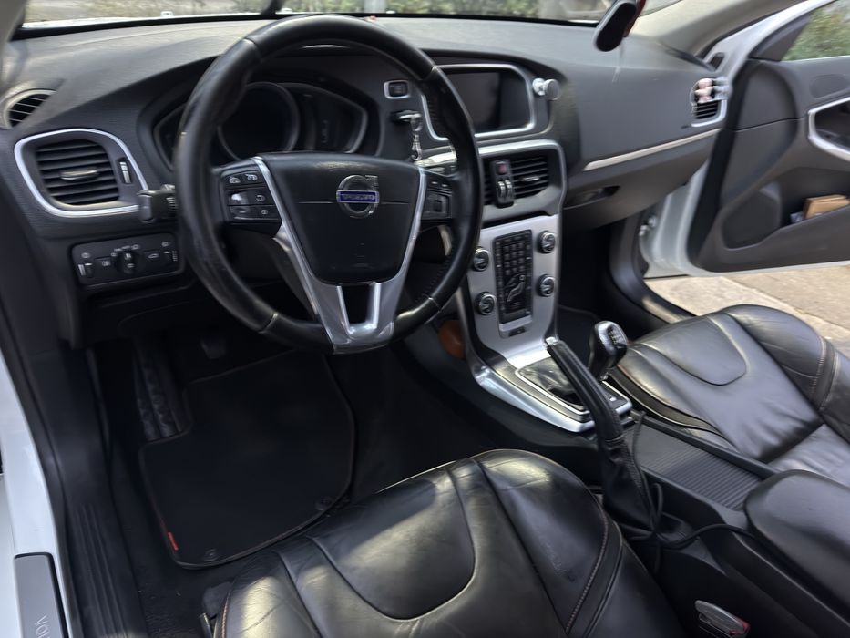 VOLVO V40 2015 — imagine 5