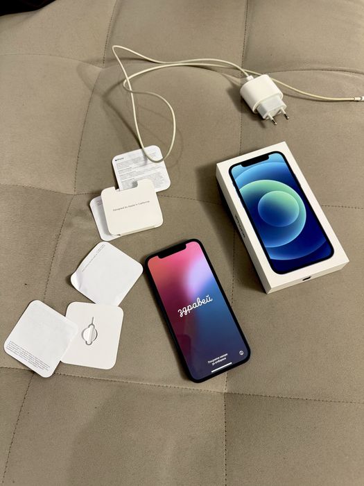 Продавам iphone 12 цвят син 128
