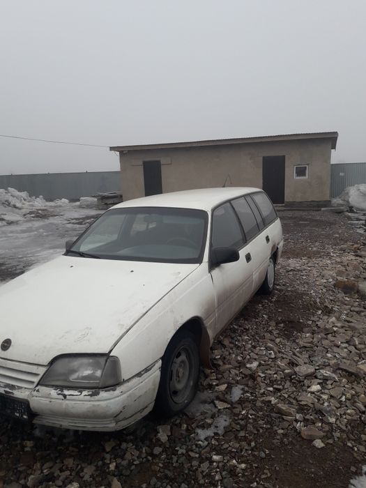 Продаю машину opel omega