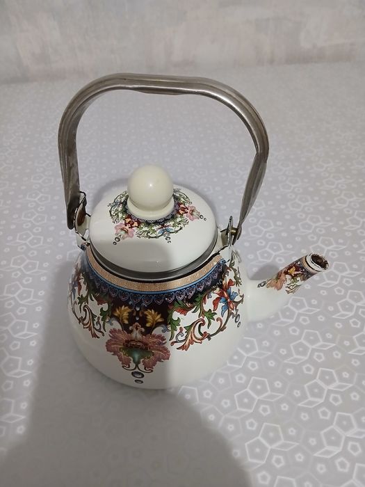 Продаю железный чайник