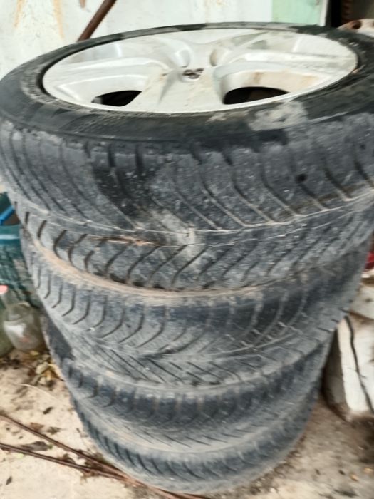 Продам покрышки с дисками