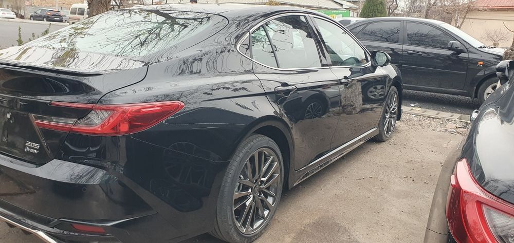 TOYOTA Camry. Gibrid 2.0L mator. Yili 2025. Yurgani 8. Narxi 46500