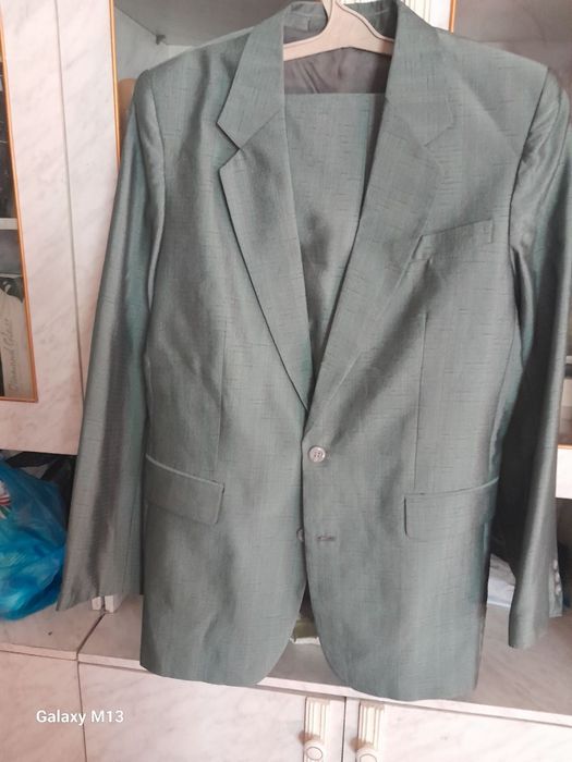 Продаётся костюм и брюки и Дублёнки