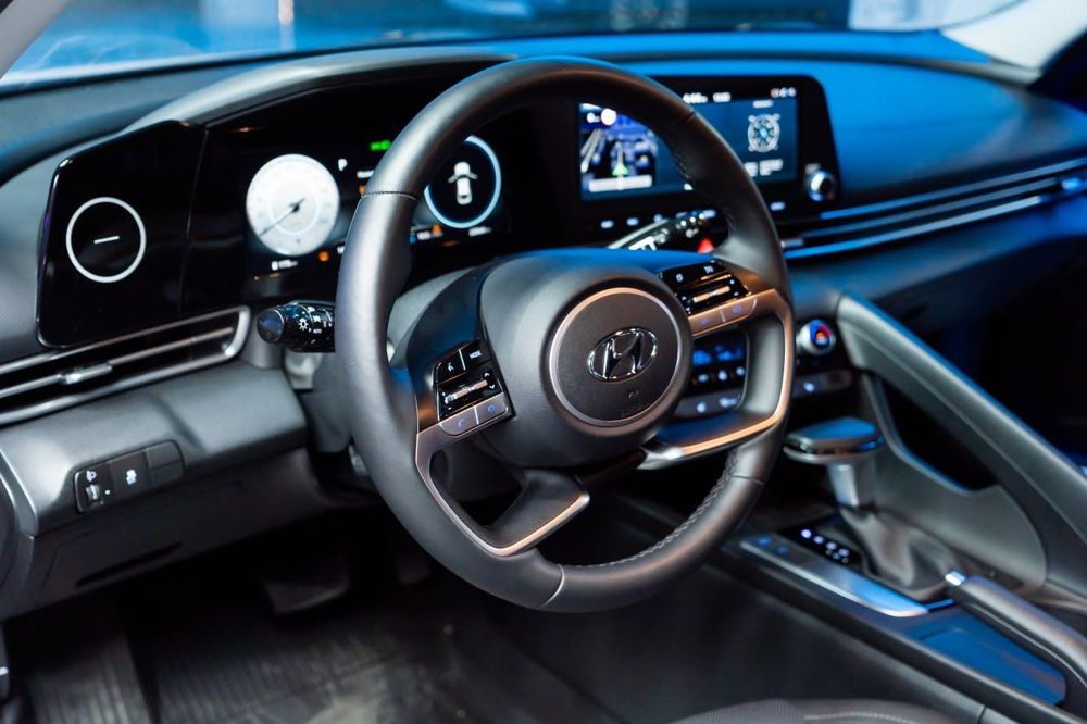 Elantra. (Elegance).