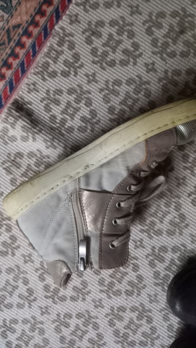 Vând încălțăminte de damă, de iarnă și vară, cizme și pantofi