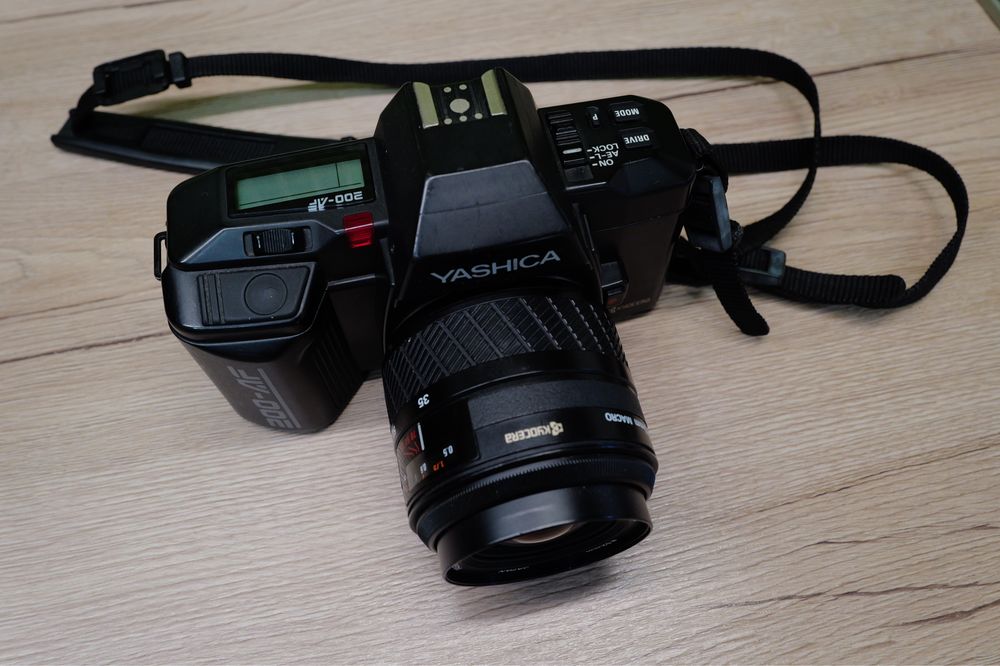 Aparat foto Yashica 200 AF cu obiectiv 35-70 autofocus film
