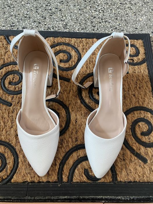 Нови официални бели сандалки 37 номер