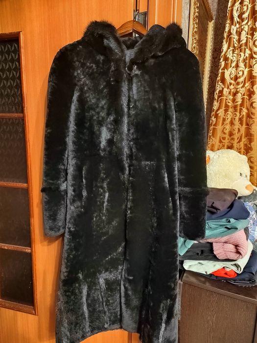 Продам куртку, цвет чёрный, размер 44.