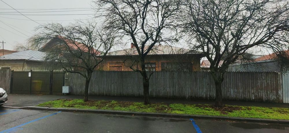 De vanzare casa in voluntari, caramida, patru camere,super central.