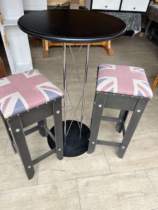 Masa cu scaune tip bar