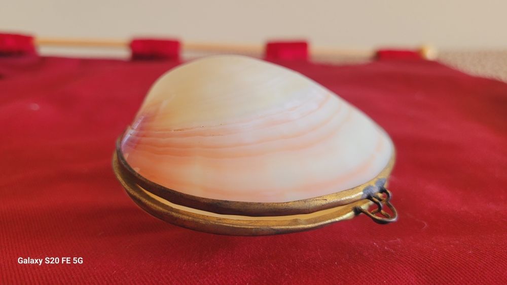 Декоративна винтидж кутия за бижута  от мида