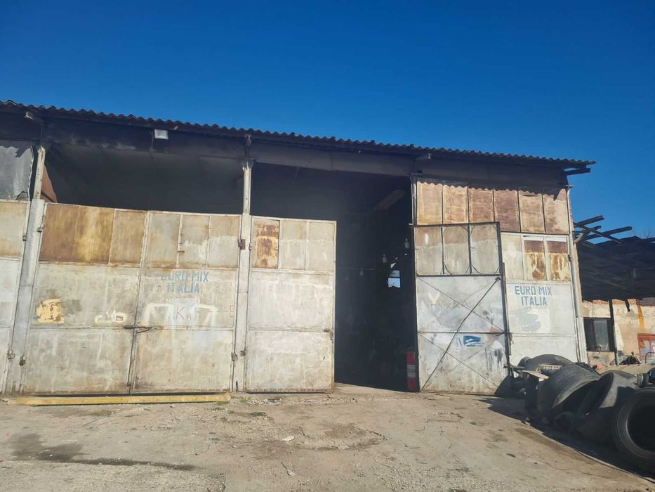 Оборудвано хале за ремонт на камиони