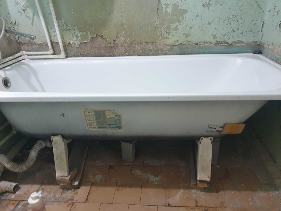 Продается ванна срочно.
